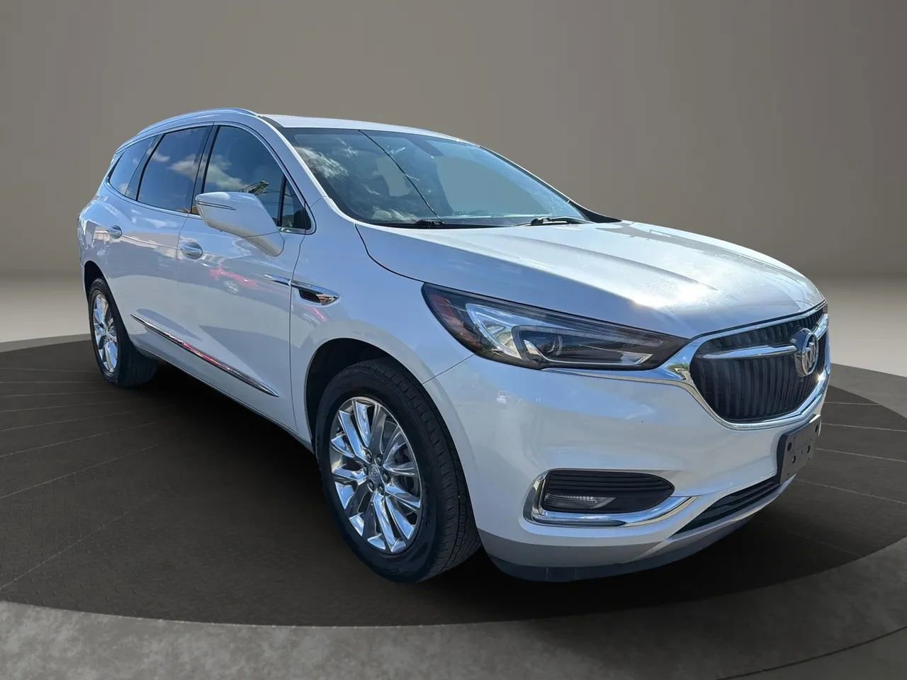Used 2019 Buick Enclave Essence image 3