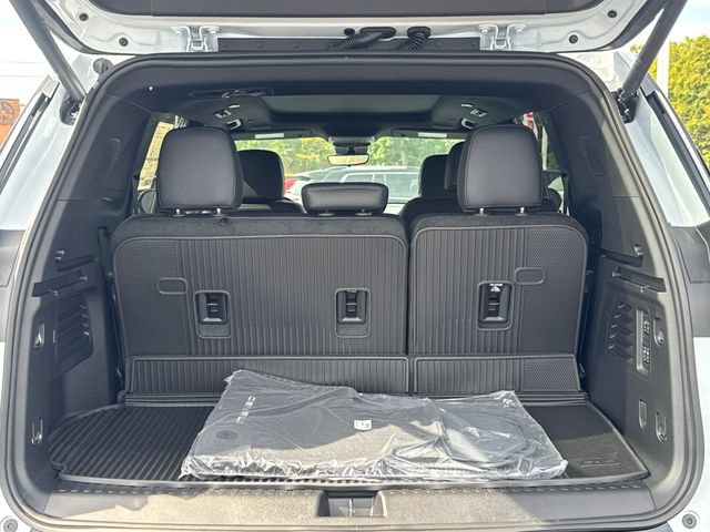 New 2027 GMC Acadia Denali w/ Denali Reserve Package FWD image 13