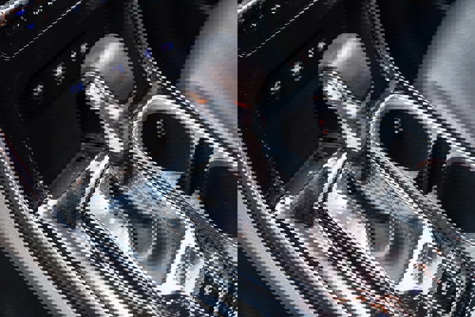 Used 2024 Kia Carnival EX image 22