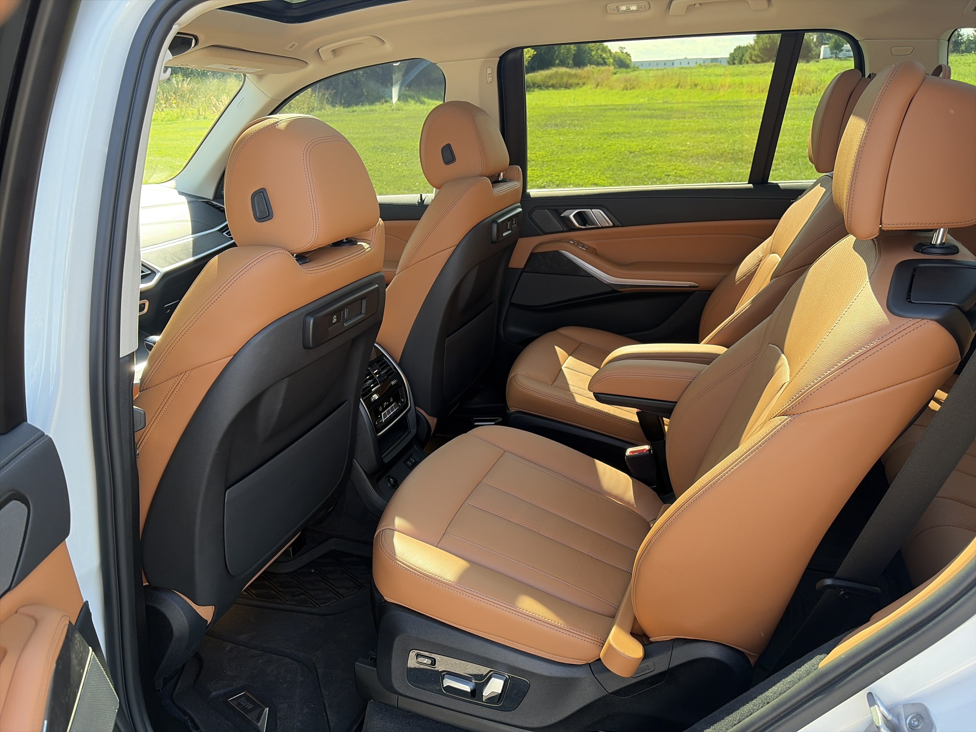 Used 2022 BMW X7 xDrive40i w/ Premium Package AWD/4WD image 26