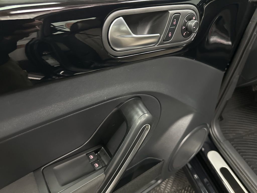 Used 2018 Volkswagen Beetle 2.0T Coast w/ Coast Lighting Package image 18