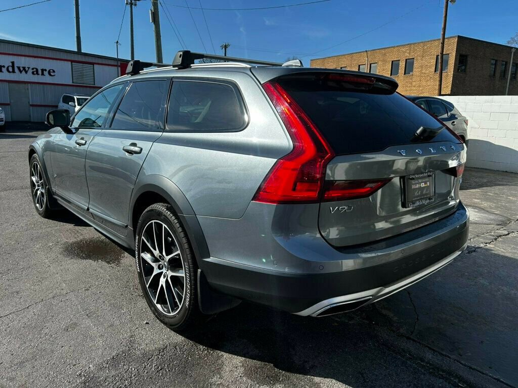 Used 2018 Volvo V90 T6 Cross Country image 3