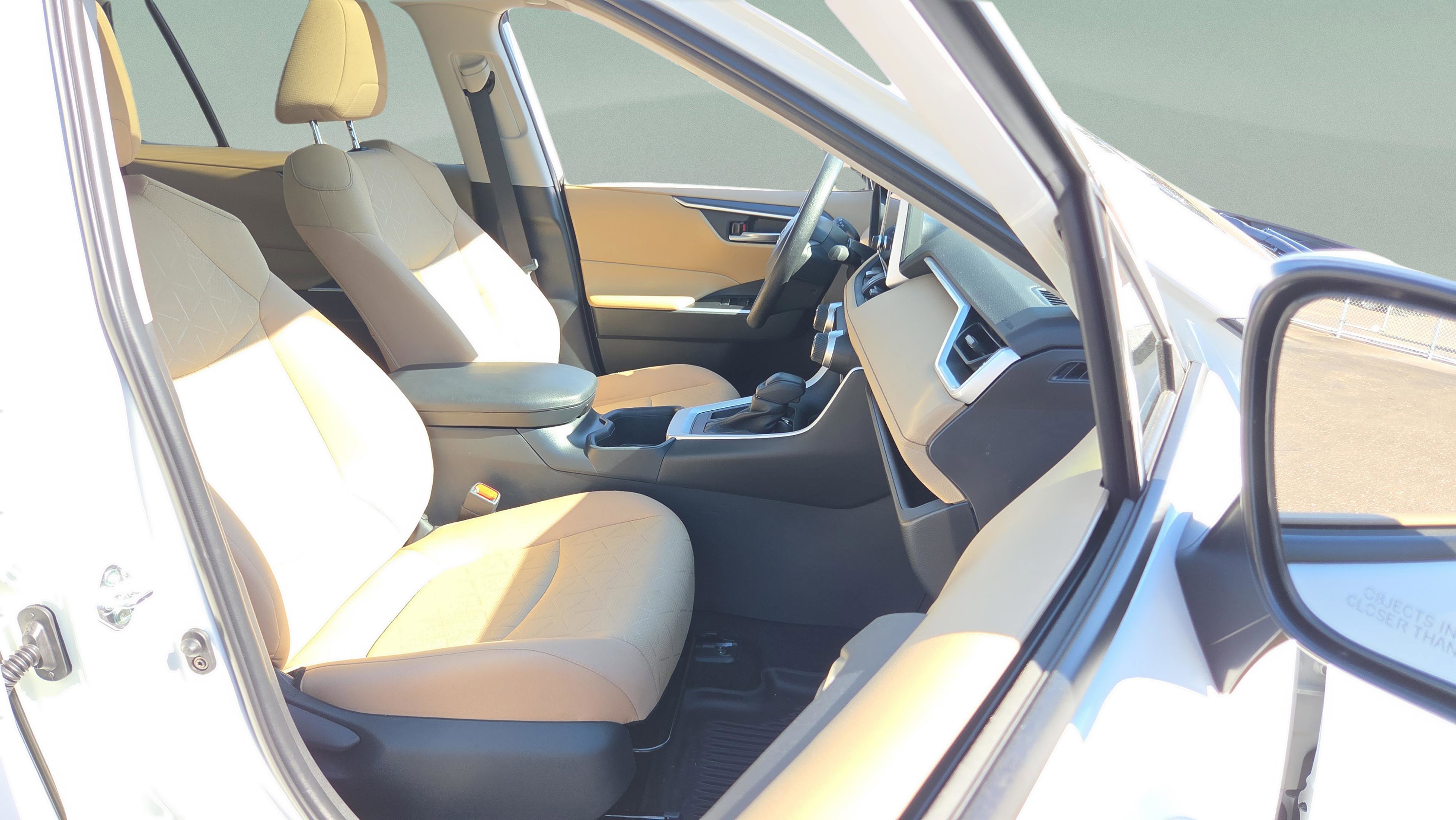 Used 2025 Toyota RAV4 XLE image 16