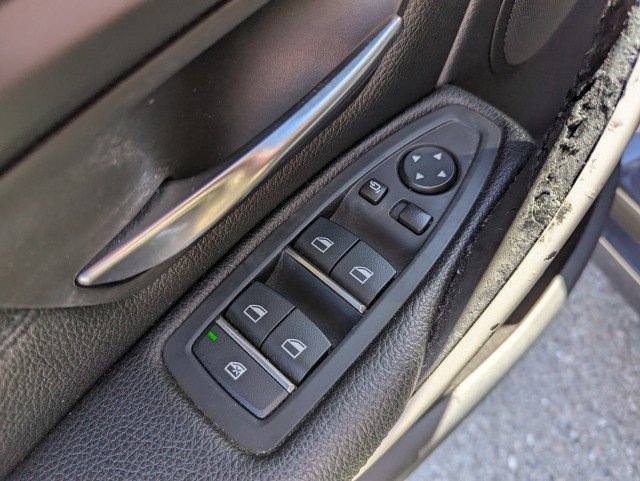 Used 2017 BMW 320i Sedan RWD image 10