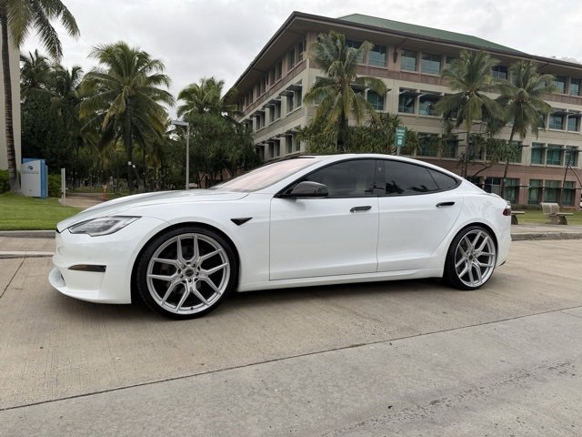 Used 2022 Tesla Model S Plaid image 3