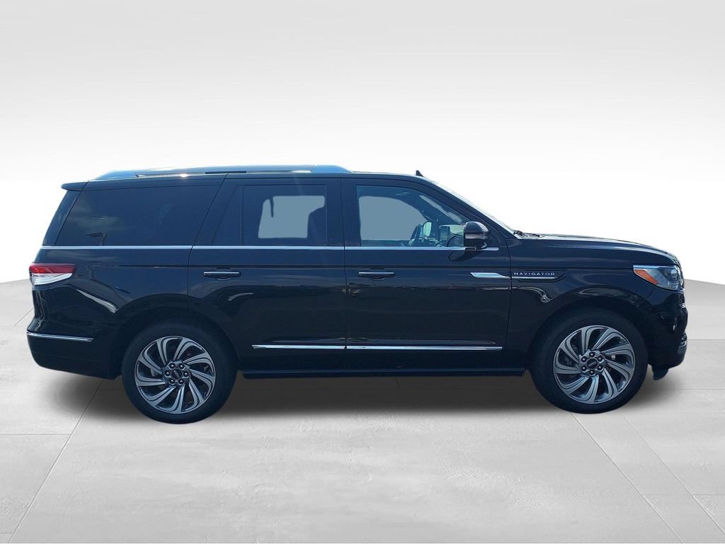 Used 2024 Lincoln Navigator Reserve AWD/4WD image 6