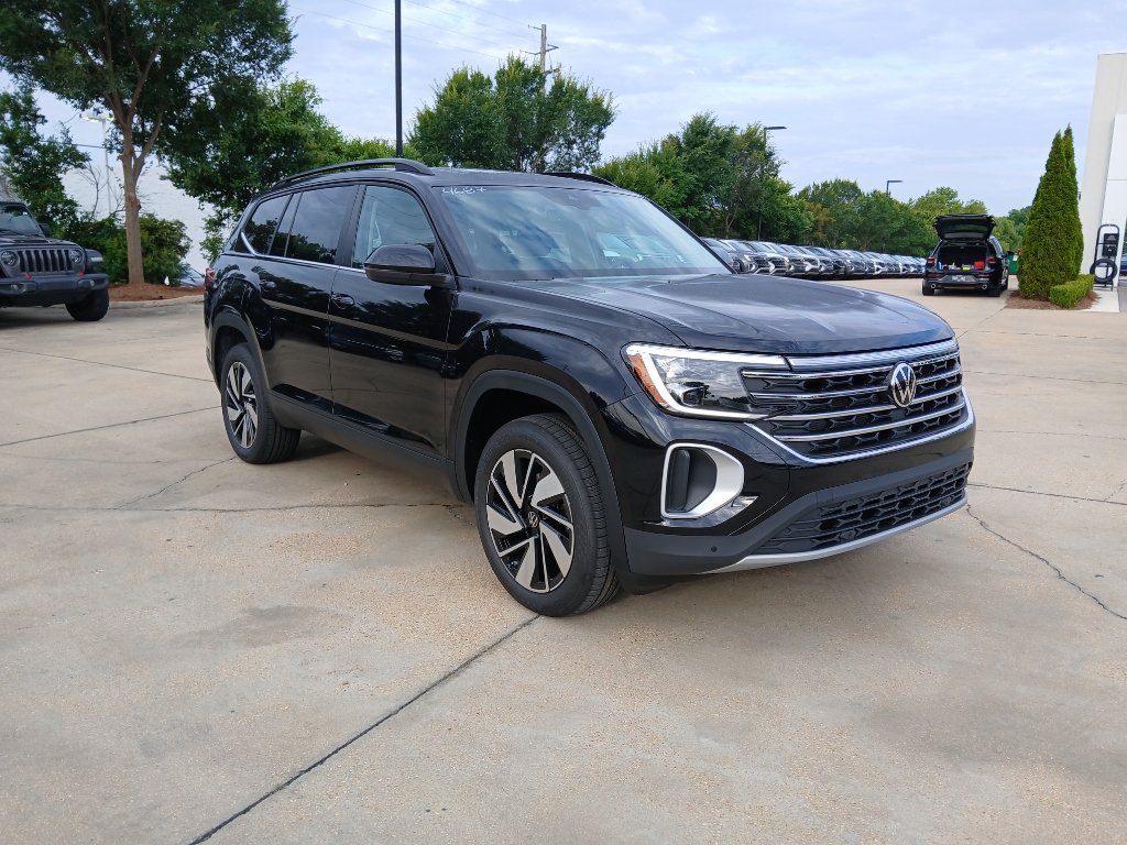 New 2026 Volkswagen Atlas SE FWD image 1