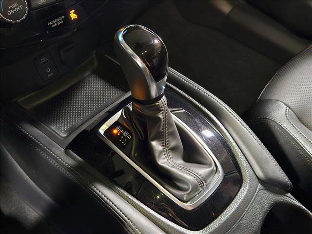 Used 2017 Nissan Rogue SL w/ SL Premium Package FWD image 10