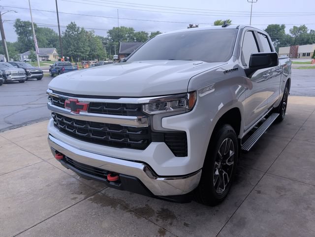 Used 2024 Chevrolet Silverado 1500 LT AWD/4WD image 4
