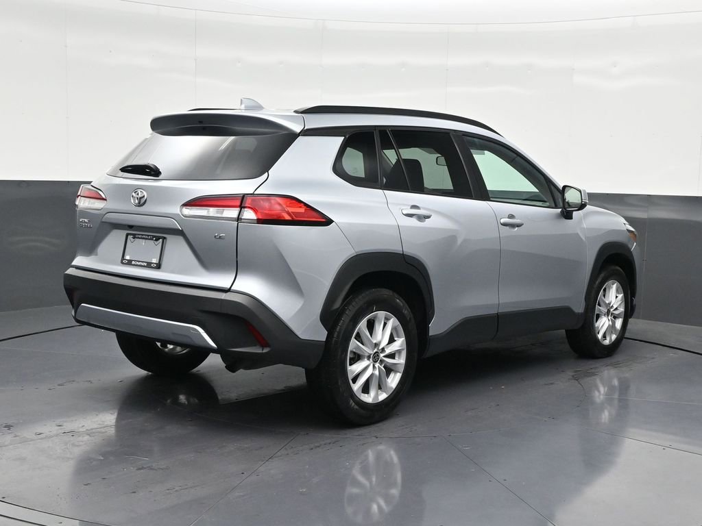 Used 2024 Toyota Corolla Cross LE image 5