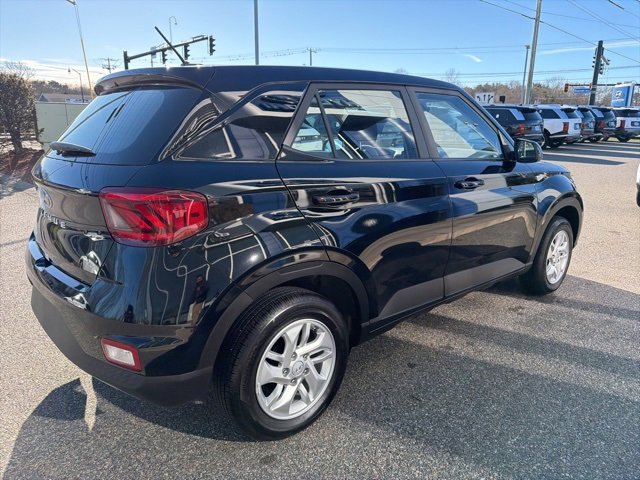 Certified 2025 Hyundai Venue SE image 6