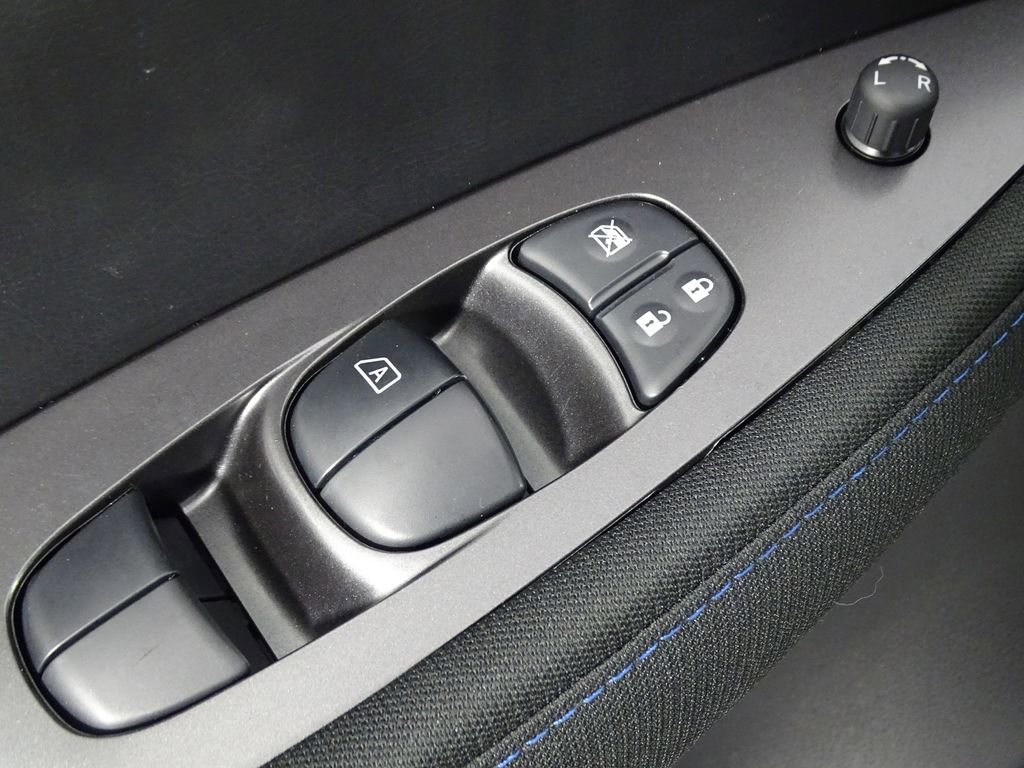 Used 2023 Nissan Leaf S image 12