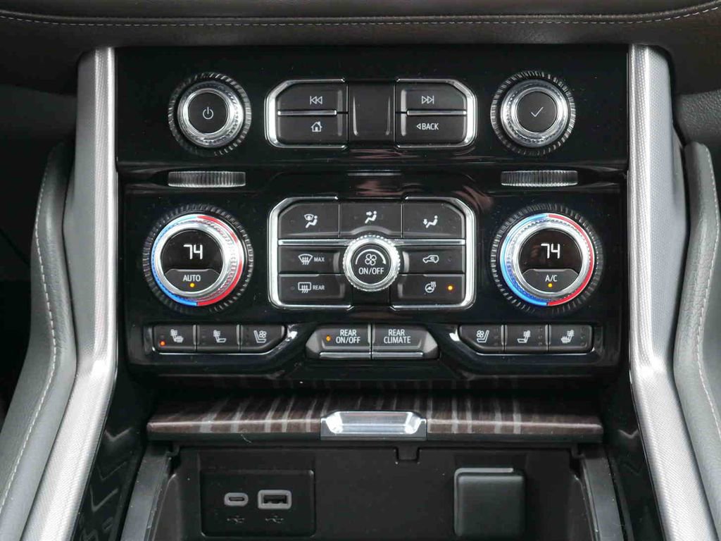 Used 2024 GMC Yukon XL Denali image 7