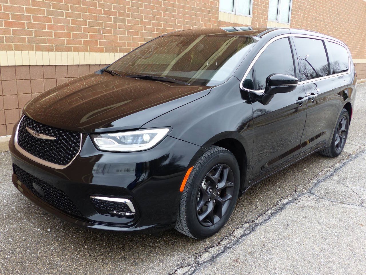 Used 2025 Chrysler Pacifica Select FWD image 6