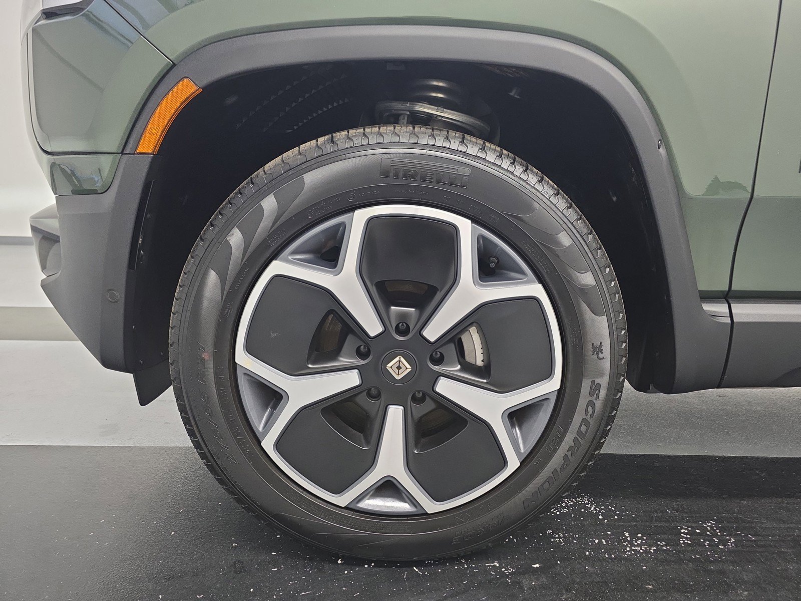 Used 2024 Rivian R1T Adventure AWD/4WD image 9