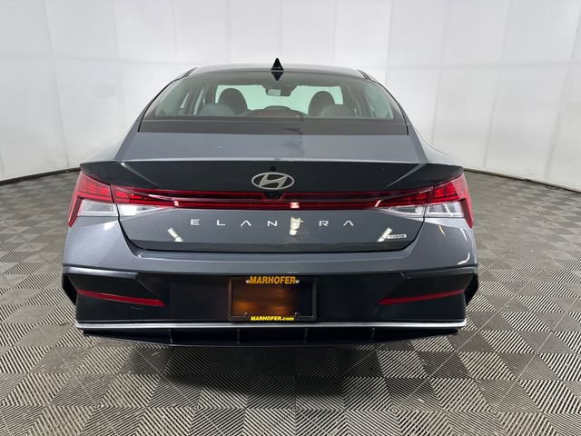 Used 2025 Hyundai Elantra Limited image 4