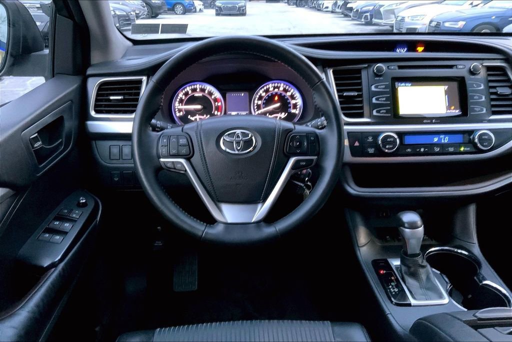 Used 2015 Toyota Highlander LE image 5