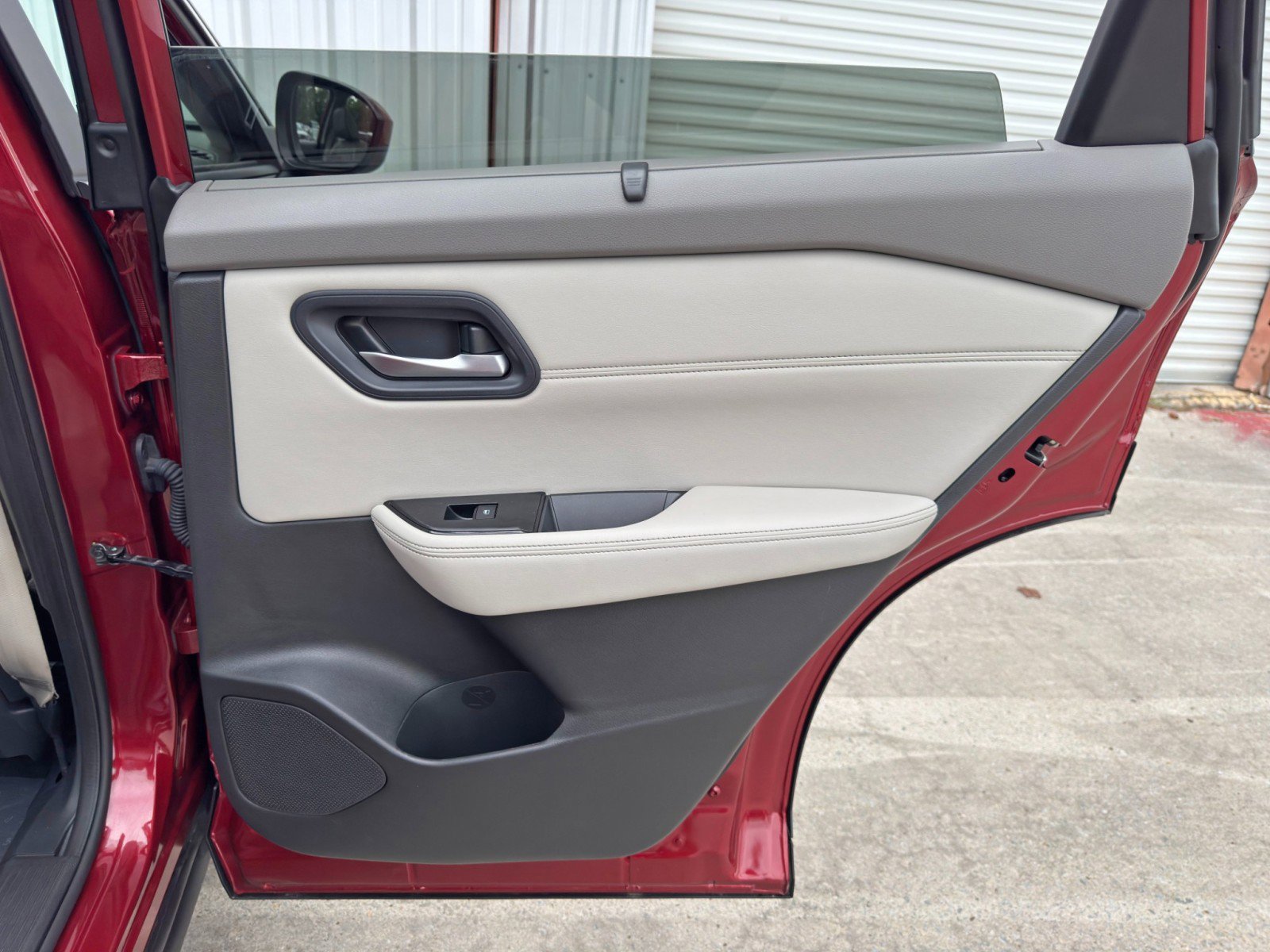 Used 2024 Nissan Rogue SV w/ SV Premium Package image 39
