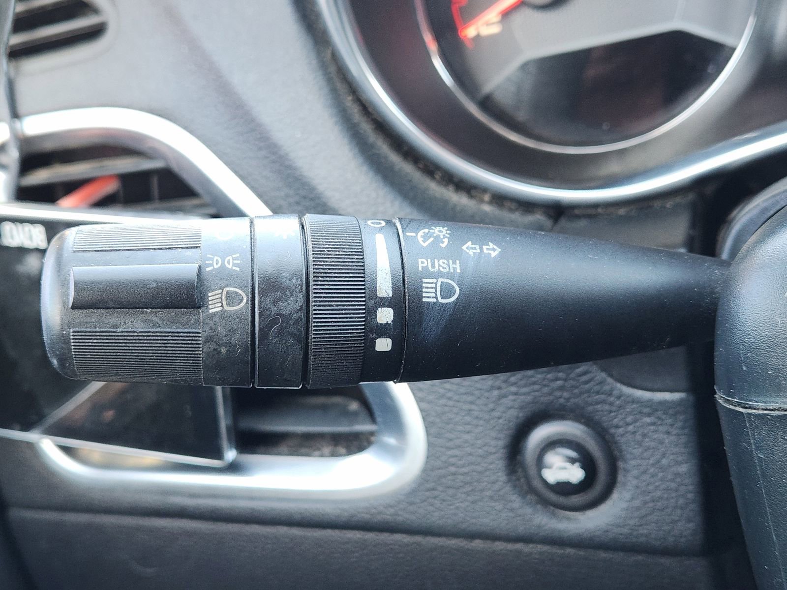 Used 2014 Dodge Avenger SE w/ Rallye Appearance Group image 25