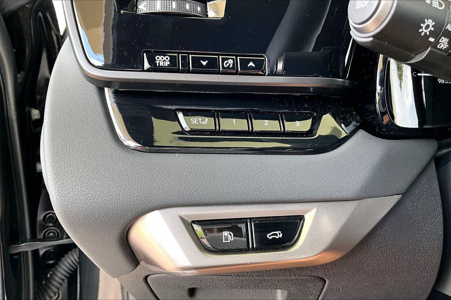 Used 2026 Lexus RX 350 Premium w/ Convenience Package FWD image 33