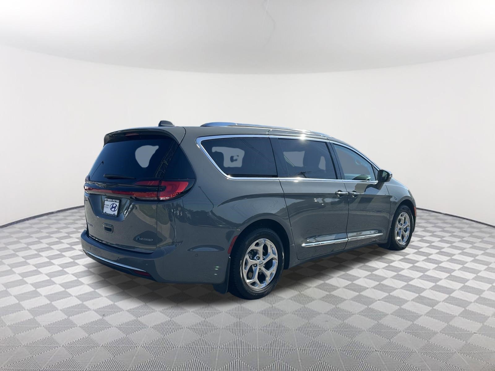 Used 2021 Chrysler Pacifica Limited w/ Uconnect Theater Family Group FWD image 5