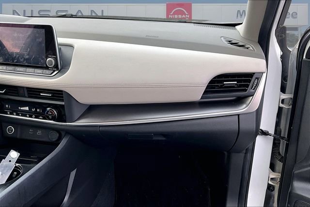 Used 2023 Nissan Rogue SV image 21