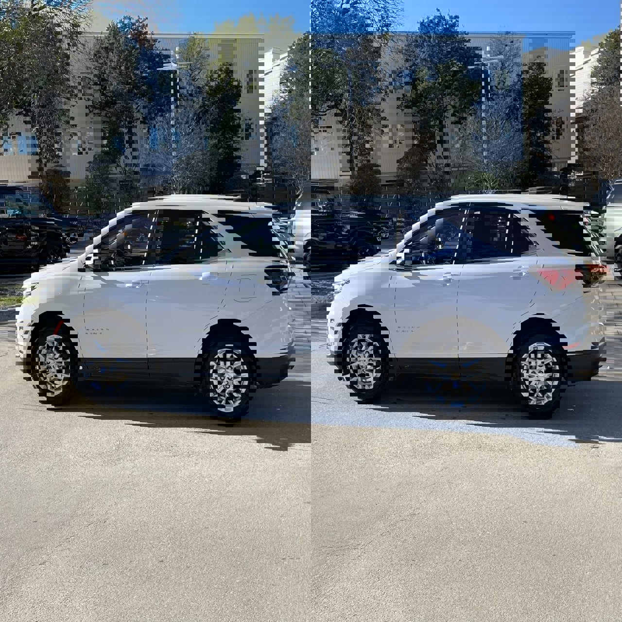 Used 2024 Chevrolet Equinox LT image 3