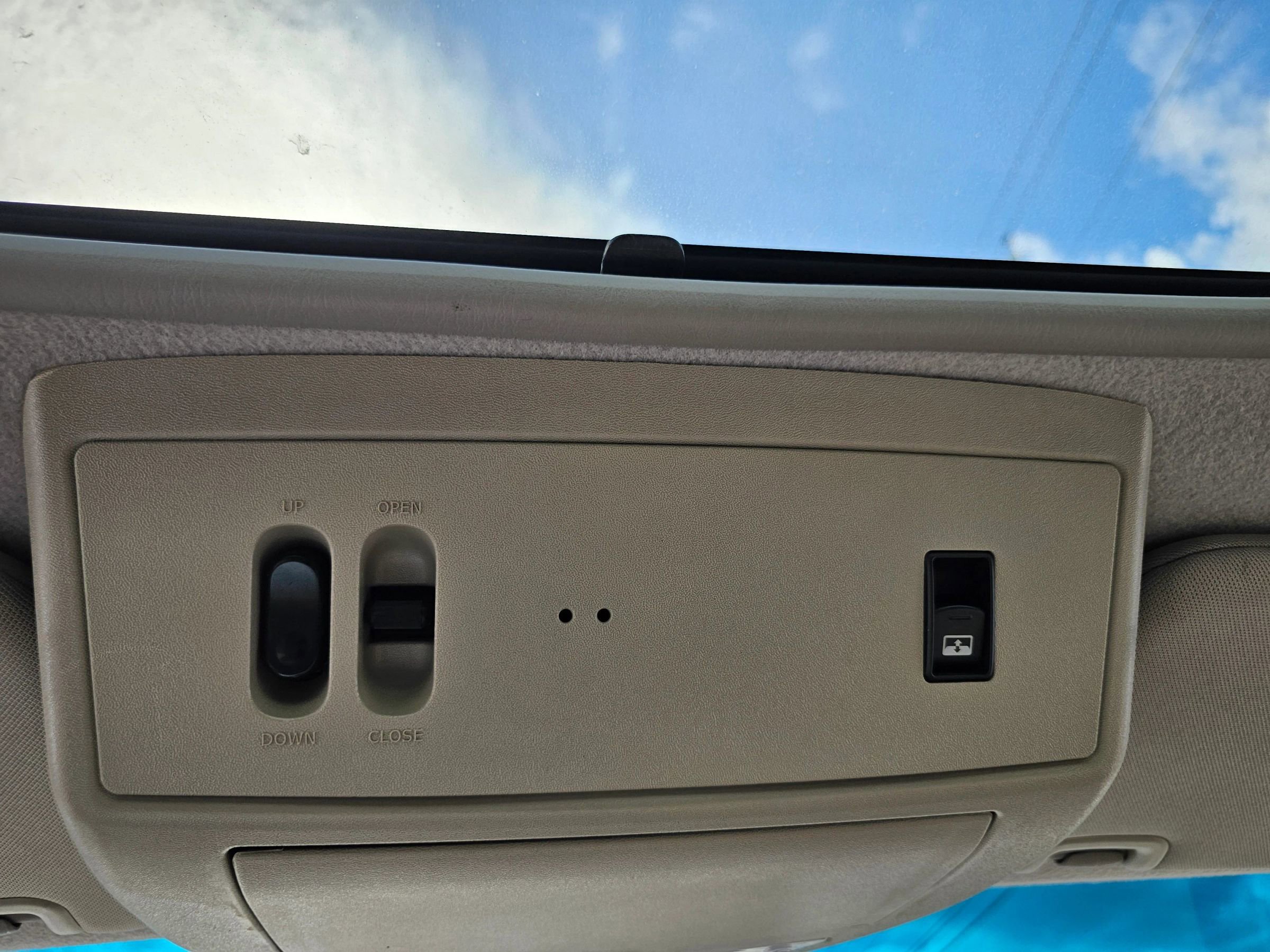 Used 2015 Nissan Titan SL w/ SL Moonroof Package image 13