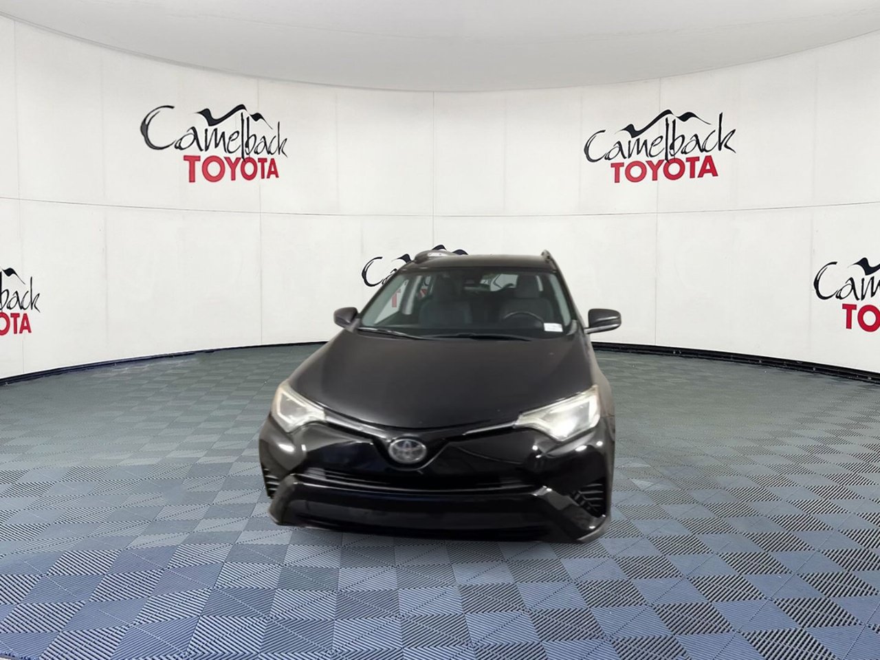 Used 2017 Toyota RAV4 LE FWD image 5