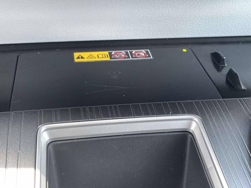 Used 2025 Toyota Sienna XLE FWD image 36