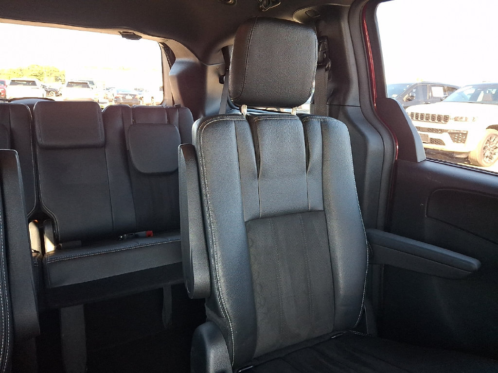 Used 2019 Dodge Grand Caravan SXT w/ Blacktop Package FWD image 21