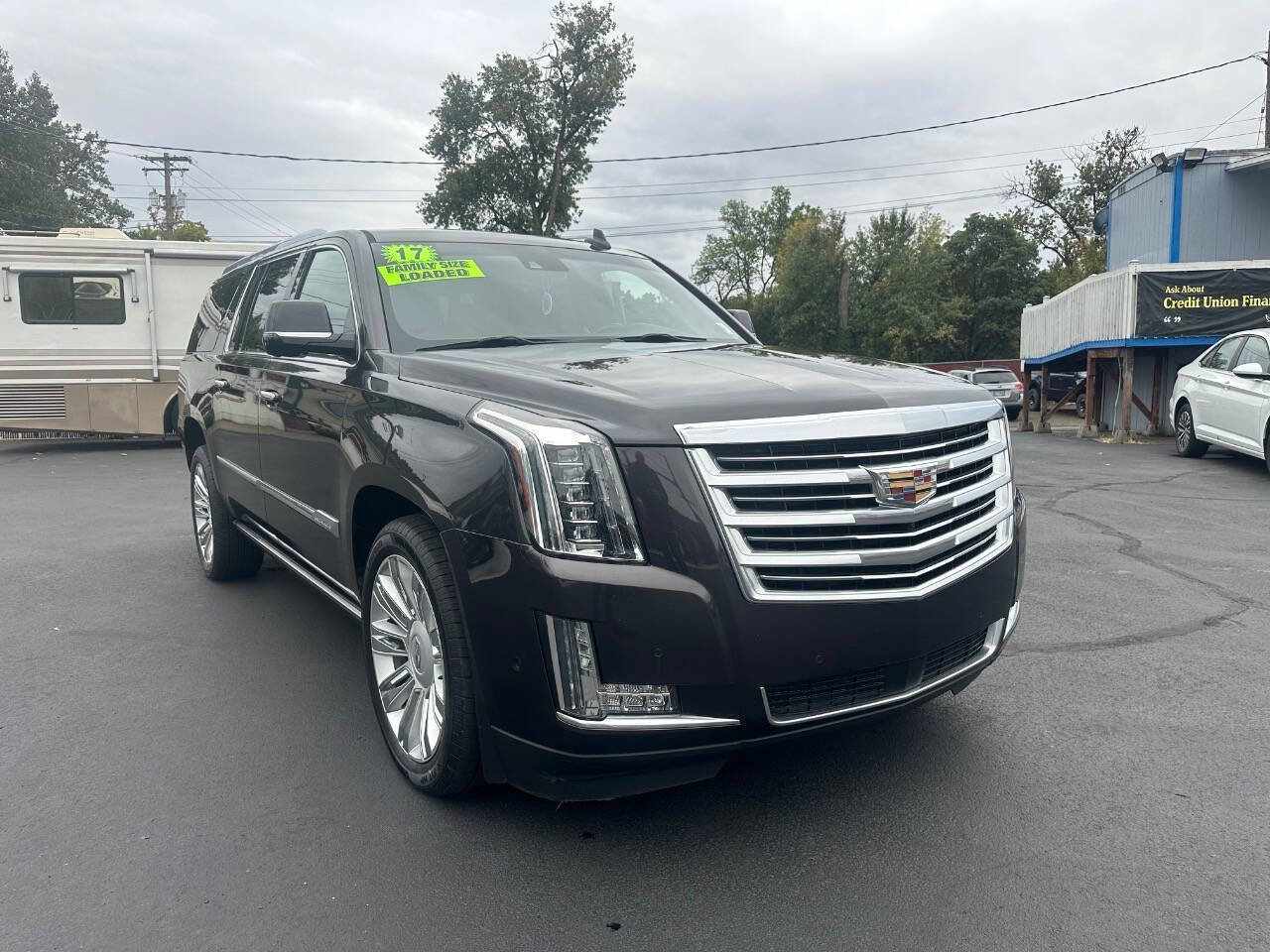 Used 2017 Cadillac Escalade ESV Platinum image 2
