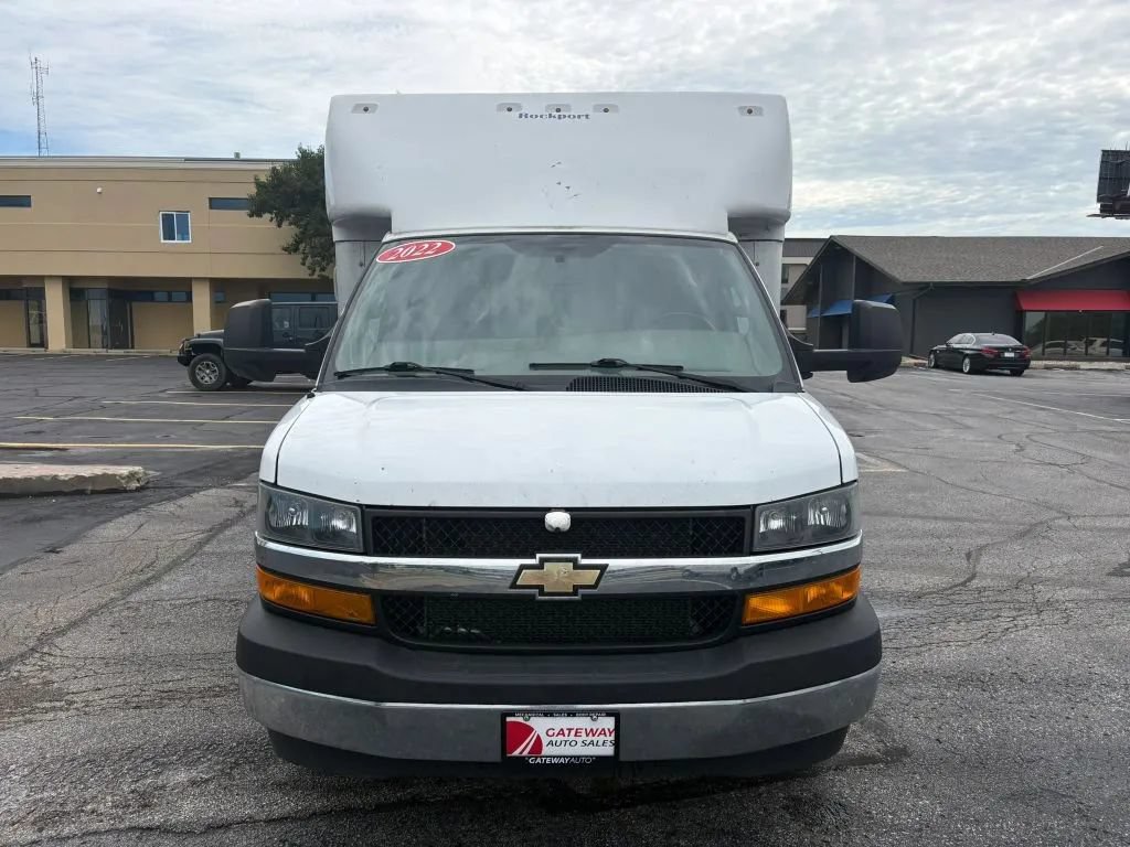 Used 2022 Chevrolet Express 4500 w/ Power Convenience Package RWD image 8