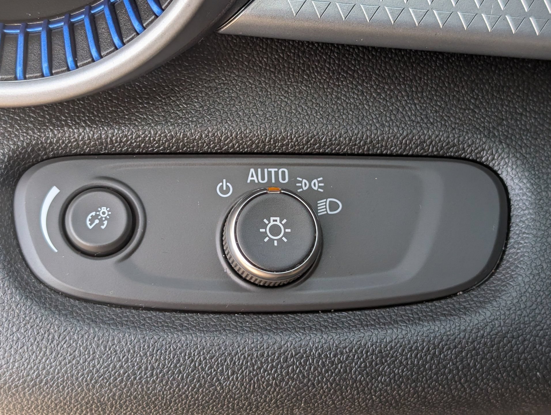 Used 2024 Chevrolet Trax LS FWD image 24