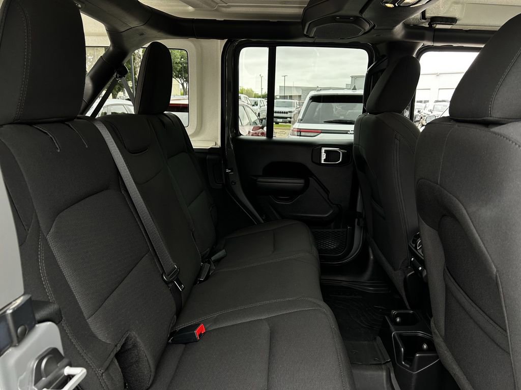 Used 2023 Jeep Wrangler Unlimited Sport AWD/4WD image 31