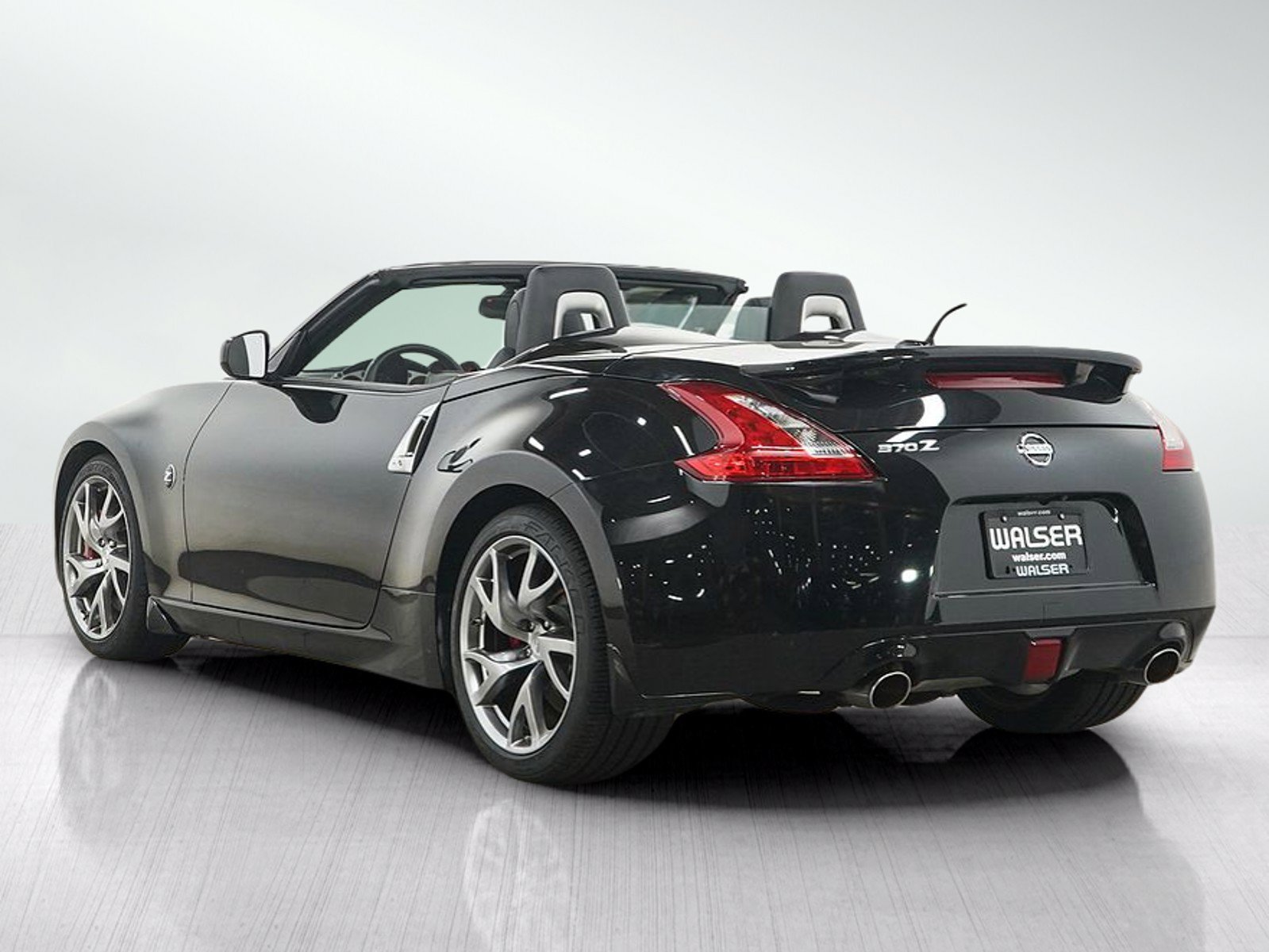 Used 2014 Nissan 370Z Touring w/ Sport Package RWD image 4