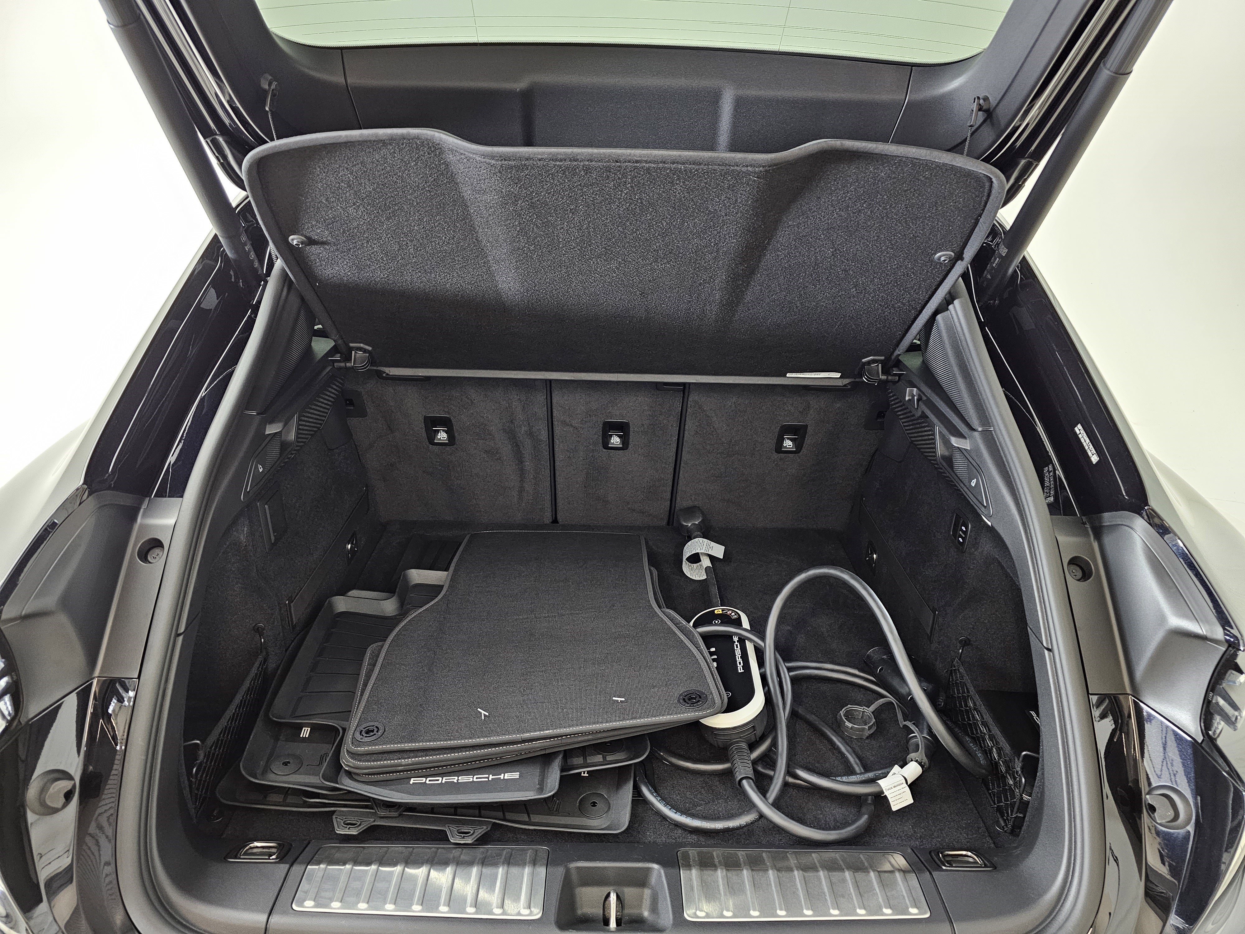 Used 2025 Porsche Macan Turbo Electric image 26