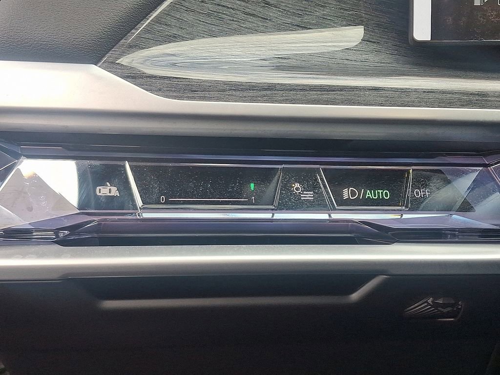 Used 2025 BMW 760i xDrive w/ Executive Package image 26