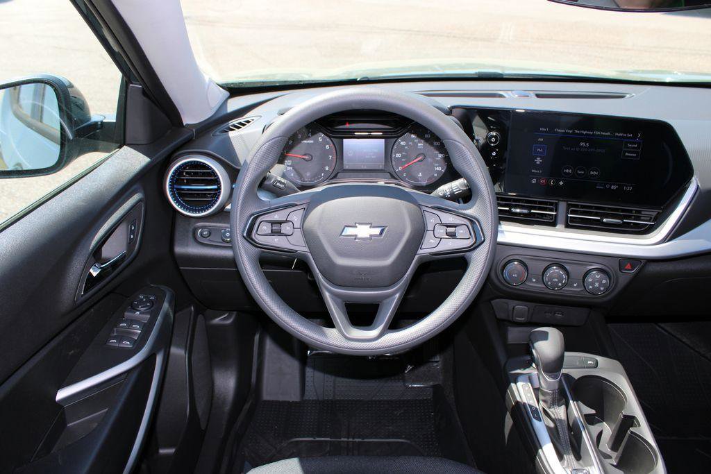 New 2026 Chevrolet Trax LS image 9