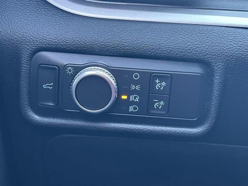 Used 2020 Ford Explorer XLT w/ Comfort Package image 17