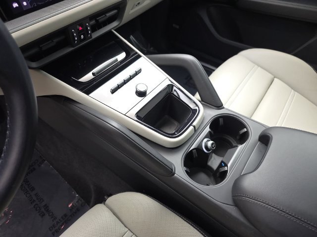 Used 2024 Porsche Cayenne AWD/4WD image 25