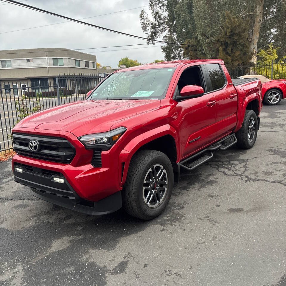 Used 2025 Toyota Tacoma SR5 RWD image 4