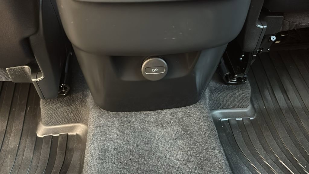 Certified 2023 Volvo XC90 B6 Core w/ Protection Package Premier image 10