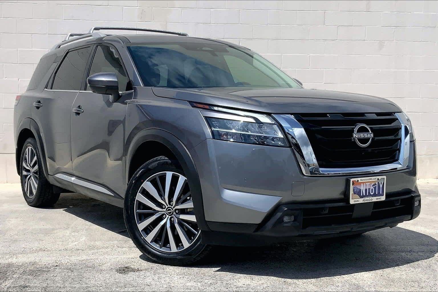 Used 2022 Nissan Pathfinder Platinum w/ Cargo Package FWD image 21