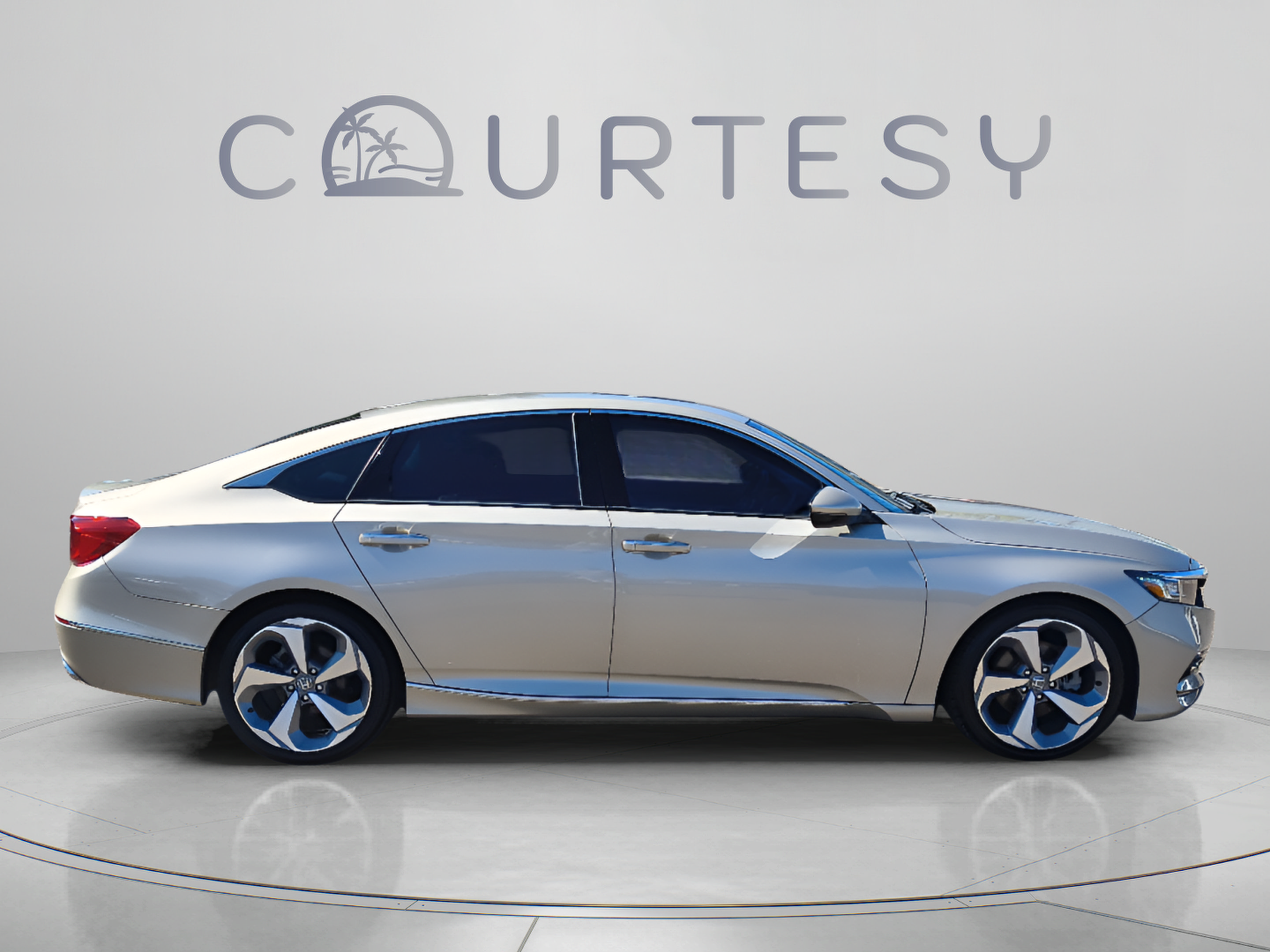 Used 2018 Honda Accord Touring image 6