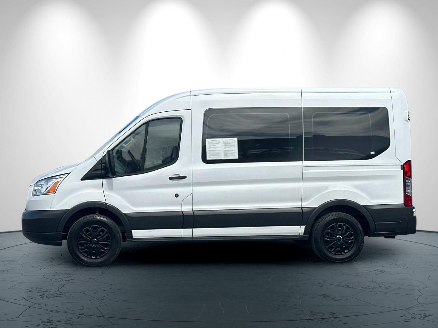 Used 2018 Ford Transit 150 XLT RWD image 7
