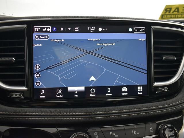 Used 2023 Chrysler Pacifica Limited image 23