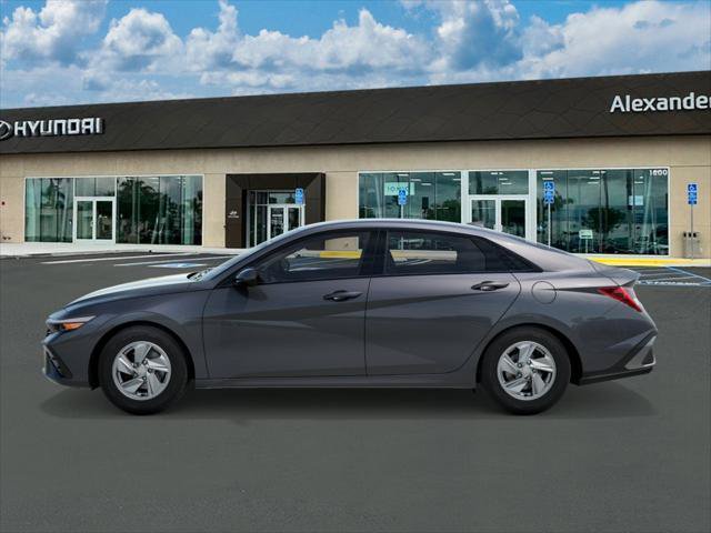 New 2026 Hyundai Elantra SE FWD image 3