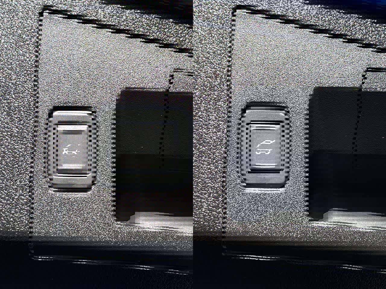 Certified 2023 Cadillac XT4 Sport w/ Cold Weather Package image 18