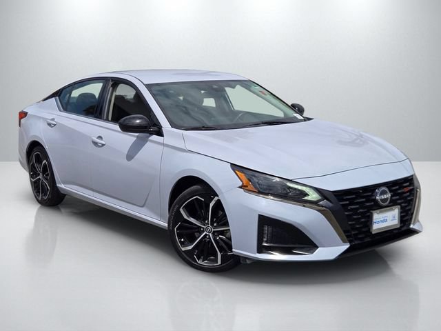 Used 2024 Nissan Altima 2.5 SR FWD image 1